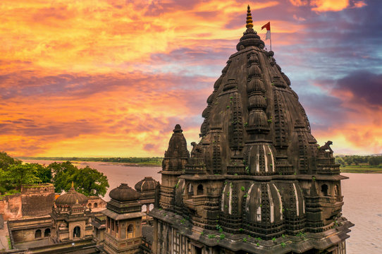 Day 03: Omkareshwar - Maheshwar - Indore (Approx. 66 km + 95 km / 1-2 hrs + 1-2 hrs)